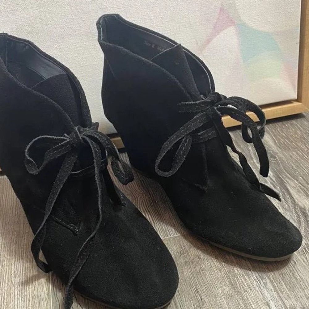 DV by Dolce Vita Black Suede Wedge Ankle Booties Lace Up Round Toe Size 7